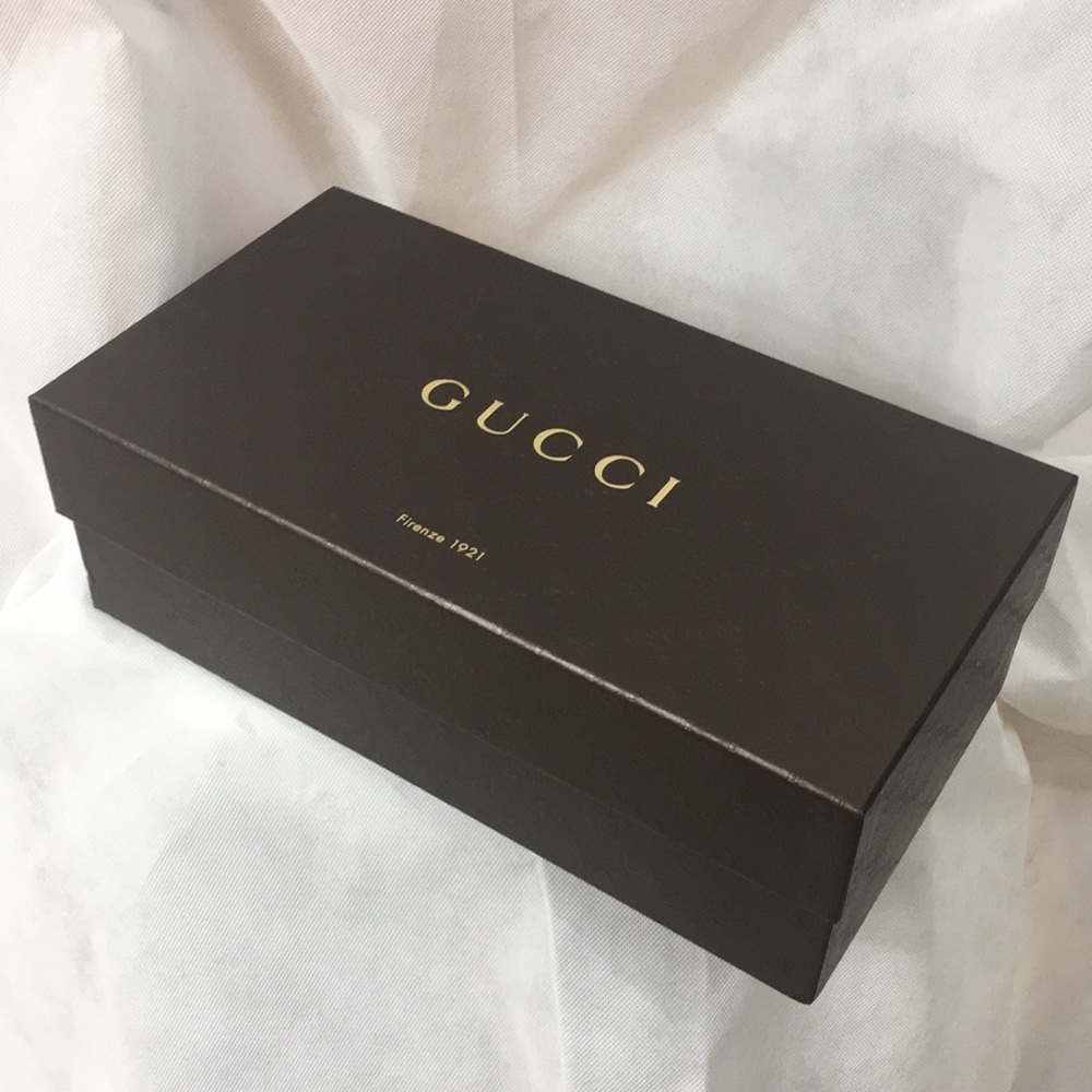 Gucci black patent leather loafer size 10